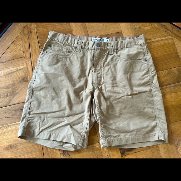 mountain khakis lodo shorts